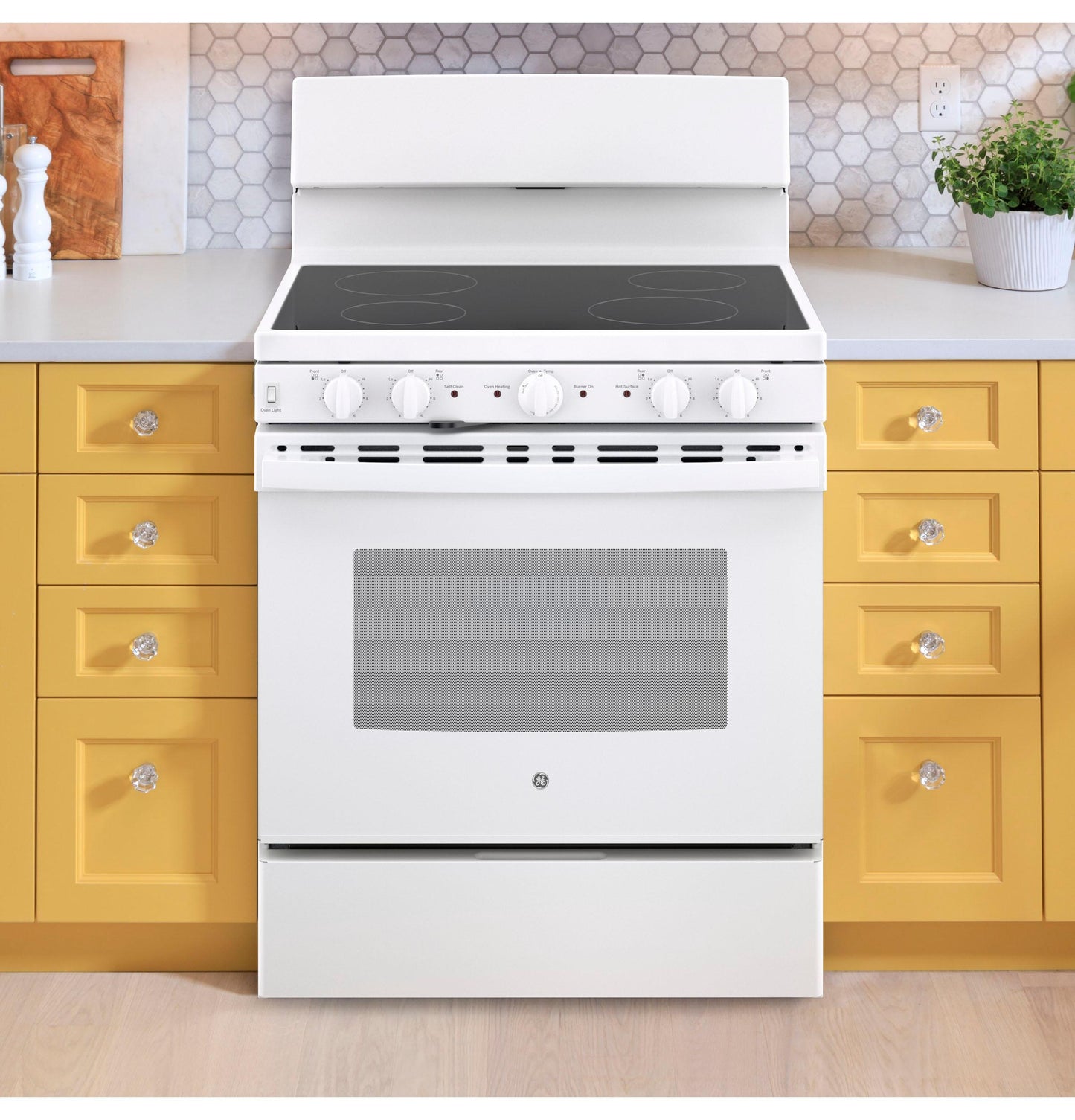 Ge Appliances JB480DYWW Ge® Energy Star® 30" Free-Standing Electric Radiant Smooth Cooktop Range