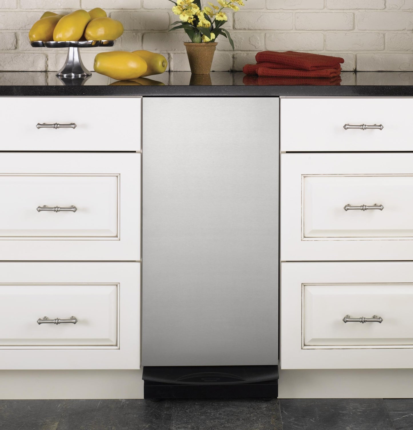 Cafe UCG1520NSS Universal 15" Built-In Compactor