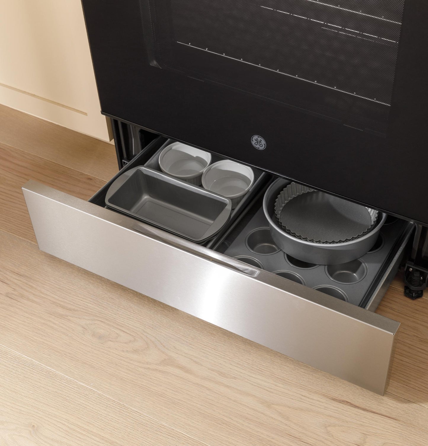 Ge Appliances GRF500SVSS Ge® Energy Star® 30" Free-Standing Electric Range With Crisp Mode