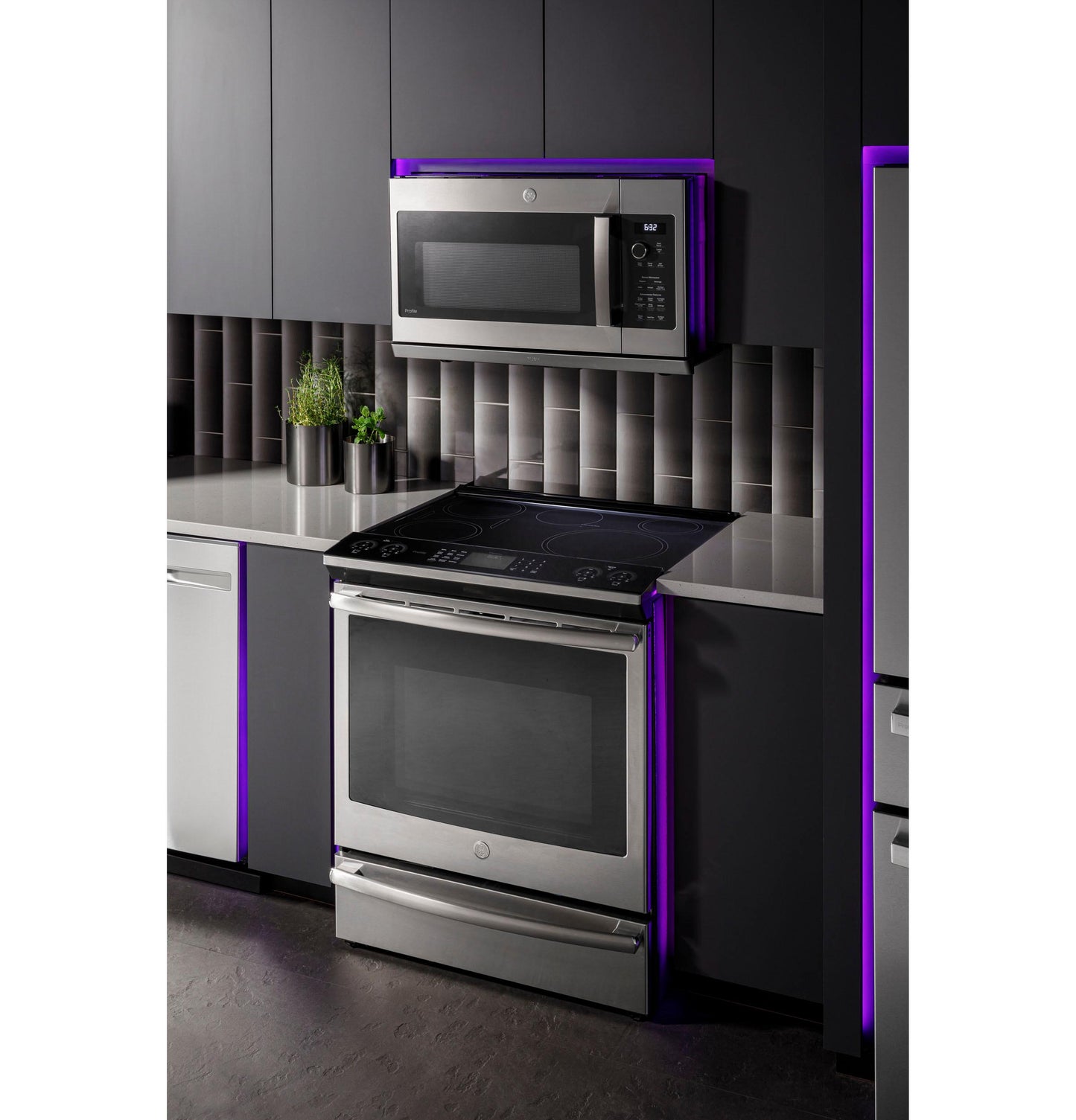 Ge Appliances PVM9225RYSS Ge Profile&#8482; 2.2 Cu. Ft. Over-The-Range Sensor Microwave Oven