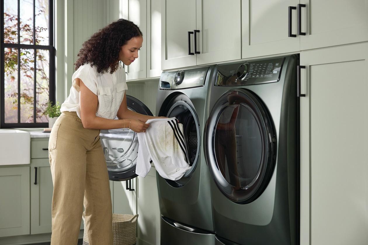Electrolux ELFG7738AA Electrolux Front Load Perfect Steam&#8482; Gas Dryer With Luxcare® Dry And Instant Refresh - 8.0 Cu. Ft.