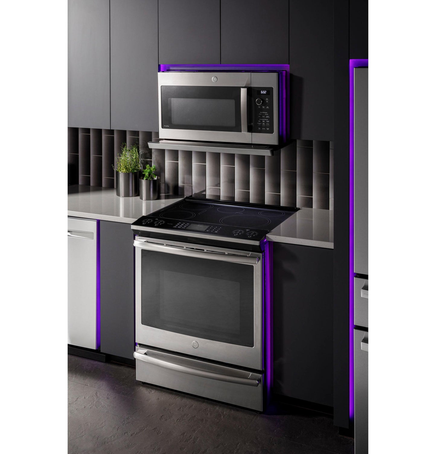Ge Appliances PVM9225RYSS Ge Profile&#8482; 2.2 Cu. Ft. Over-The-Range Sensor Microwave Oven