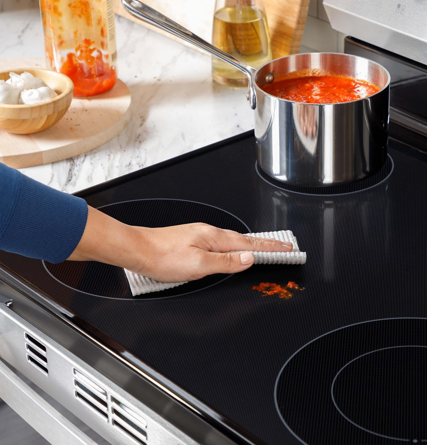 Ge Appliances GRF500SVSS Ge® Energy Star® 30" Free-Standing Electric Range With Crisp Mode